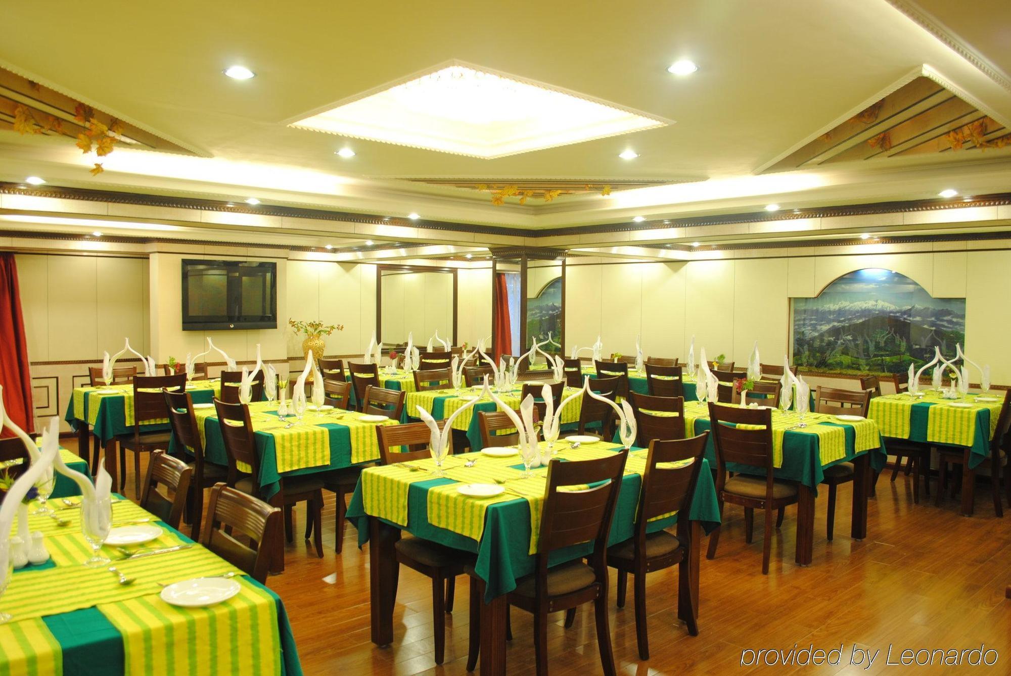 R.J.Resorts Дарджилинг Ресторан фото